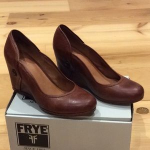Frye Heather Button wedge